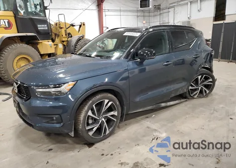 2022 Volvo Xc40 T5 R-Design z USA, uszkodzony, nr VIN YV4162UM3N2732255